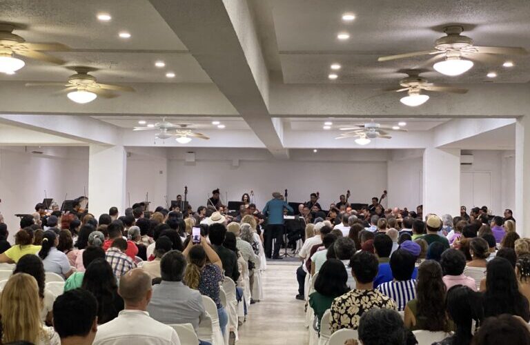 Disfrutan turistas y acapulqueños romántica velada con la Filarmónica de Acapulco