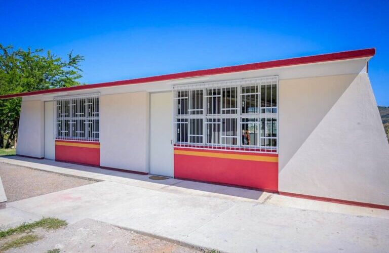 ¡Año de las obras, una realidad en Chilpancingo!Entrega Evelyn Salgado aulas por 2 MDP de inversión en Telesecundaria de la colonia Nuevo Mirador