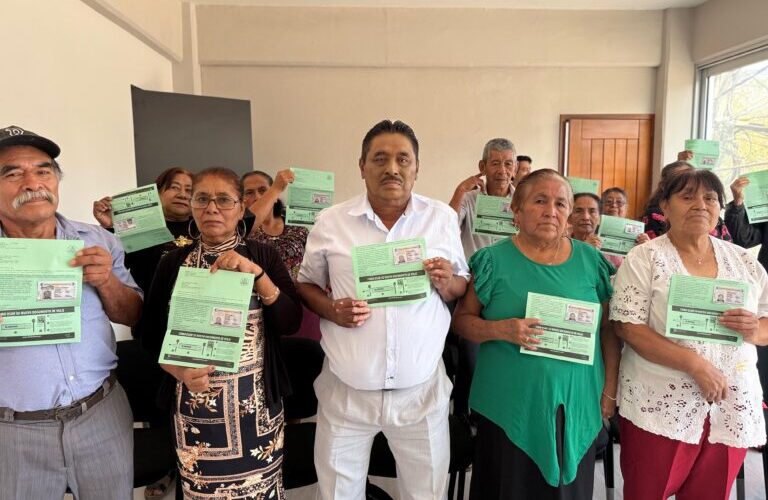 Entrega el gobierno de Guerrero más visas del programa “Lazos Migrantes” a adultos mayores