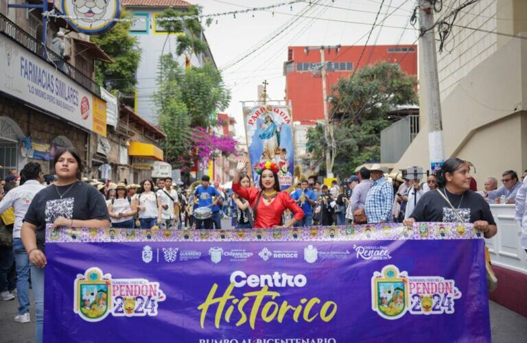 ¡Chilpancingo se viste de fiesta, alegría y tradición! Arropa Chilpancingo a Evelyn Salgado en el Paseo del Pendón 2024