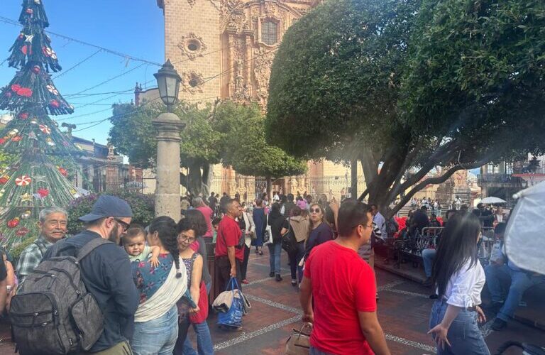 Gran afluencia de turistas en Taxco, Pueblo Mágico