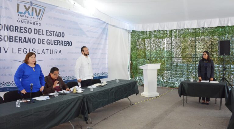 La secretaria de Fomento y Desarrollo Económico, Teodora Ramírez Vega , comparece ante la comisión de Desarrollo Económico del Honorable Congreso del Estado