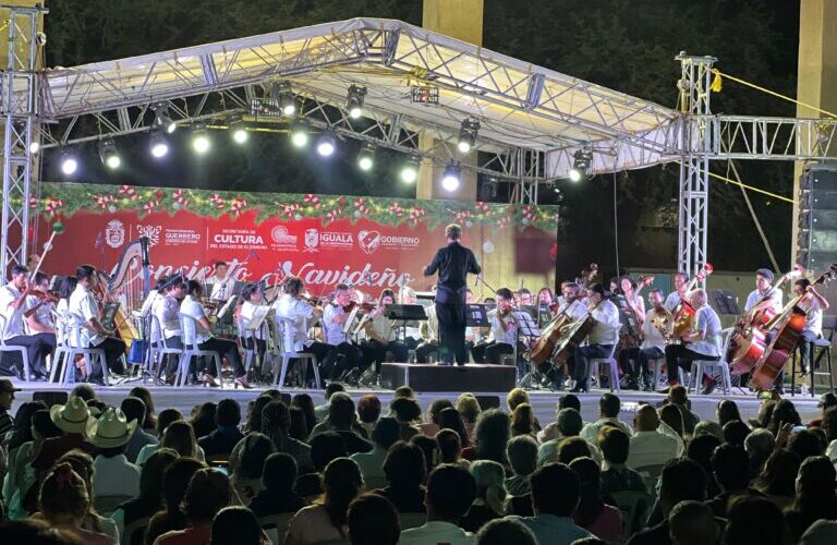 Disfrutan los Igualtecos Concierto Navideño de la Orquesta Filarmónica de Acapulco