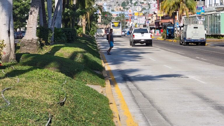 Renueva Gobierno del Estado colector sanitario en Costera Miguel Alemán de Acapulco