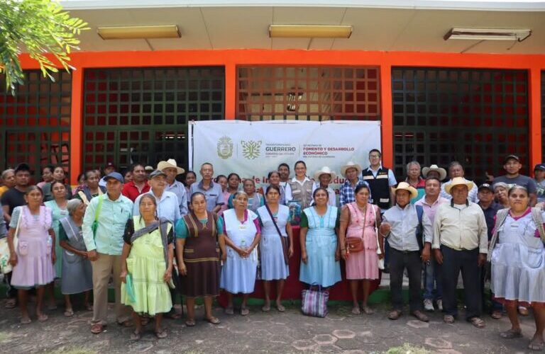 La Secretaría de Fomento y Desarrollo Económico, hizo entrega de 384 apoyos