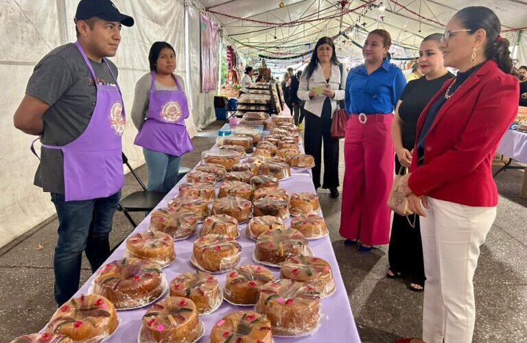 Realizan la Expo Rosca de Reyes, en la Plaza Primer Congreso de Anáhuac