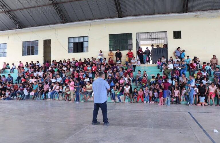 Imparte la SEDEPIA y el Colectivo Jóvenes conferencia sobre la importancia del uso de las lenguas maternas