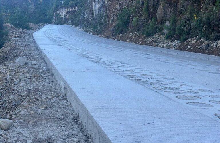 Gobierno del estado continúa con obras carreteras en la zona serrana de Atoyac de Álvarez