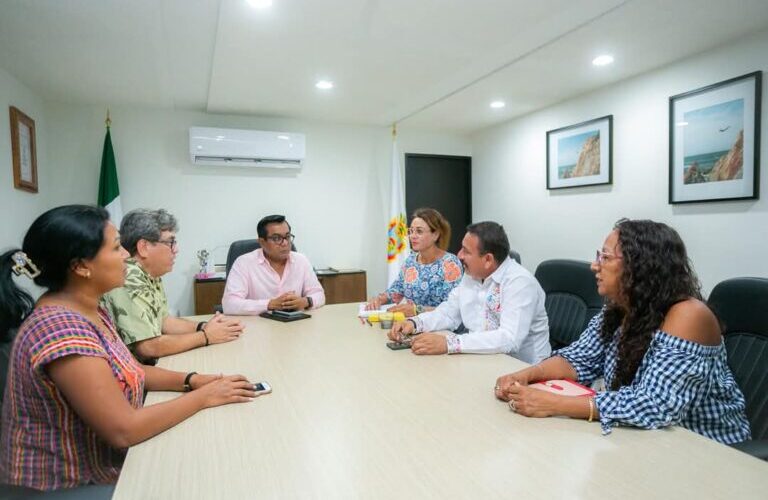Simón Quiñones, se reunió con representantes del Barrio Mágico de Playa Bonfil