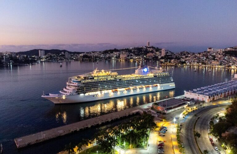 Gobierno de Guerrero da bienvenida a turistas del crucero MS Vista