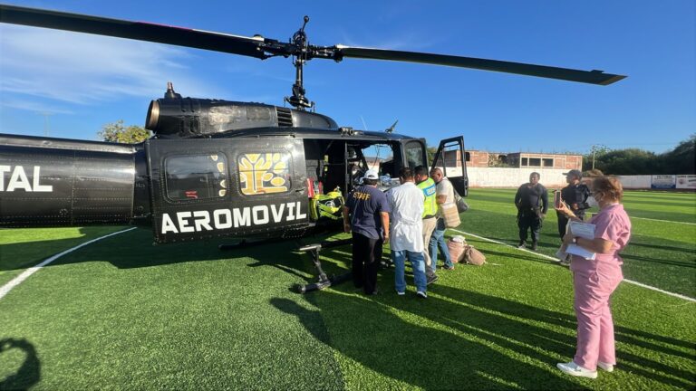 SSP Guerrero realiza traslado aéreo de paciente desde Coyuca de Catalán a Chilpancingo