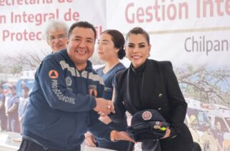 Evelyn Salgado fortalece la Protección Civil con uniformes para brigadistas y bomberos de Guerrero