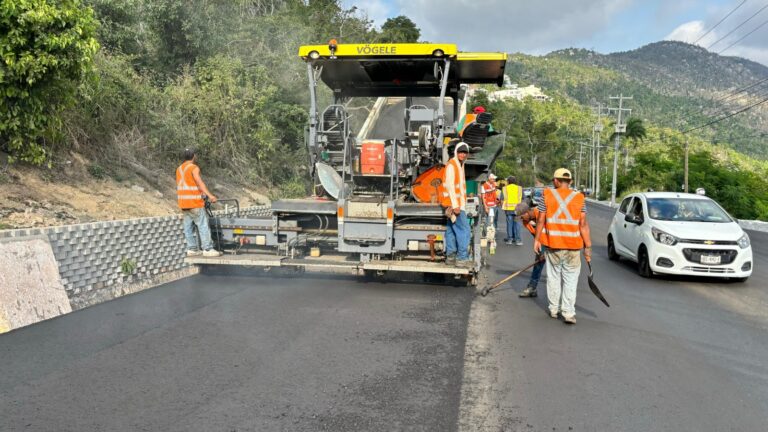 Se recomienda a los automovilistas tomar precauciones por obras en la avenida Escénica de Acapulco