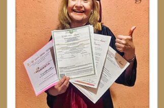 Entrega la SEG, certificado de Preparatoria Abierta a estudiante de 63 años de la Costa Chica