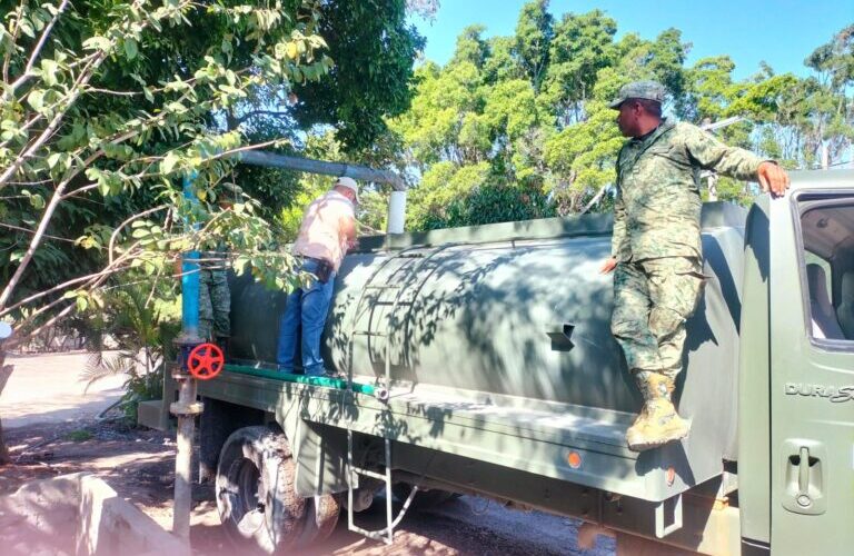 Aplica la SSG larvicida en pipas de agua de la capital para prevenir enfermedades transmitidas por mosquitos