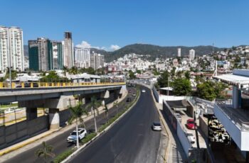 Recomienda gobierno de Guerrero tomar precauciones por obras en la avenida Escénica de Acapulco