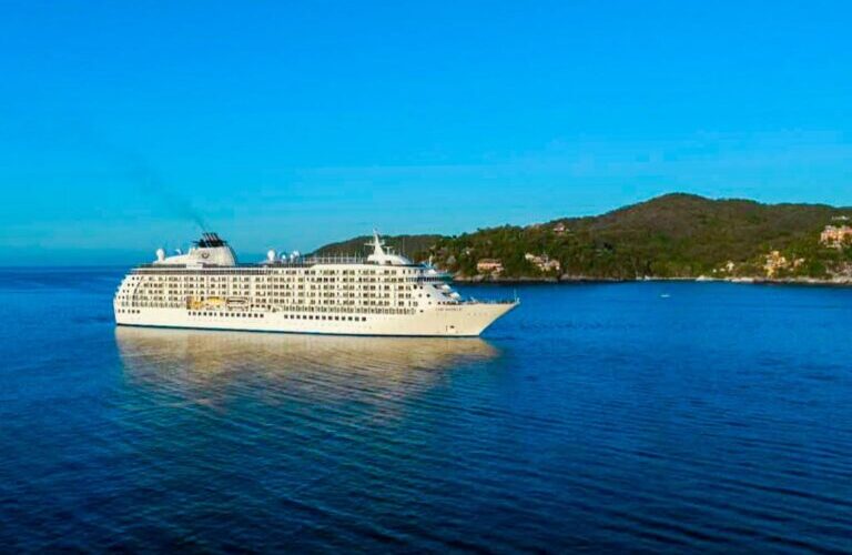 Ixtapa-Zihuatanejo recibió al exclusivo barco residencial “The world”