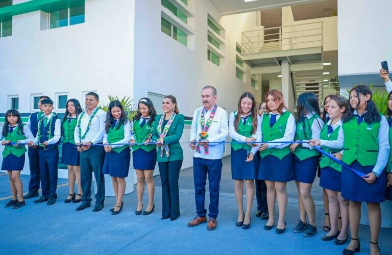 Inaugura Evelyn Salgado Pineda las oficinas centrales del Colegio de Bachilleres en Chilpancingo