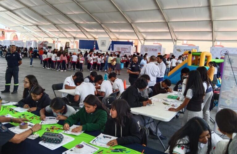 Actividades lúdicas y trámites gratuitos lleva la Feria de Servicios Integrales a la población de Chilapa