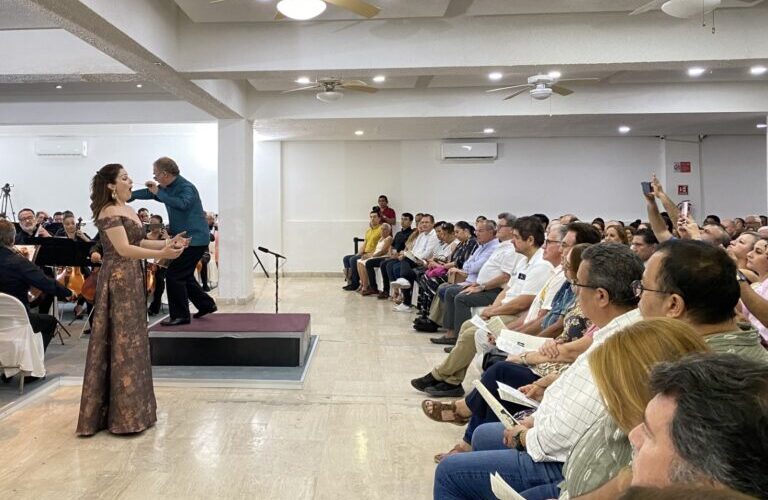 Emotivo concierto de la Orquesta Filarmónica de Acapulco para celebrar el Amor y la Amistad junto a turistas y acapulqueños