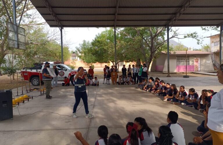 Personal de la SGIRPCGRO realiza actividades de prevención de incidentes en planteles educativos de Tierra Caliente
