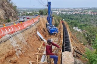 Avanzan trabajos de rehabilitación en la avenida Escénica en el puerto de Acapulco