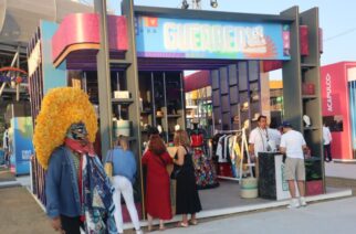 Artesanos guerrerenses expenden sus productos en la edición 32 del abierto Mexicano de Tenis que se realiza en Acapulco