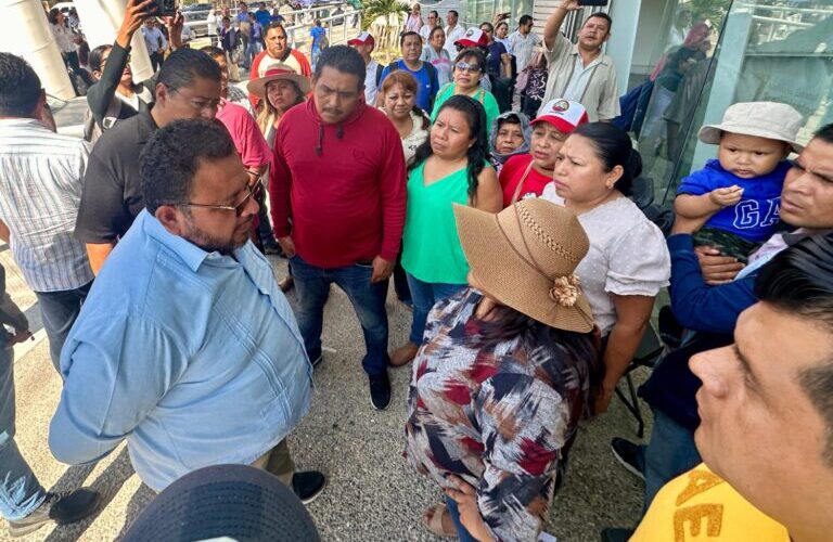 El Subsecretario de Desarrollo Político y Social, Francisco Rodríguez atiende a representantes de CETEG y SNTE