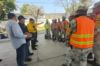 Autoridades estatales y municipales intensifican acciones para extinguir incendio forestal en Iguala