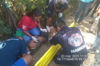 Atiende SGIRPCGRO accidente en Marquelia y traslada a mujer lesionada al hospital de San Marcos
