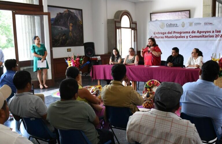 Entrega gobierno de Guerrero incentivos del Programa de Apoyos a las Culturas Municipales y Comunitarias PACMyC 2024