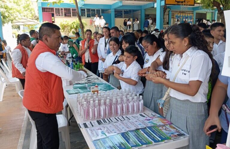 Refuerza SSG acciones de promoción de la salud para estudiantes en Tecpan de Galeana