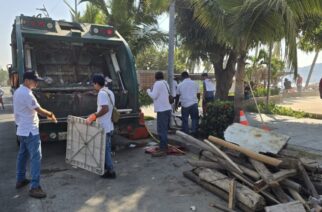 Retiran 75 toneladas de basura de la franja de arena de la bahía de Acapulco