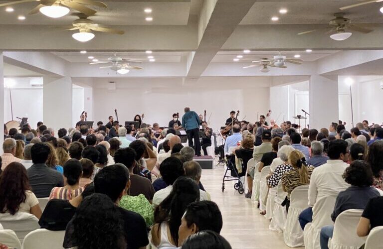 Turistas nacionales y extranjeros disfrutan el Concierto “Diálogos con Colores” de la OFA