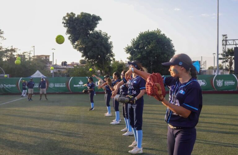 Continúa la Jornada 3 del Panamericano U-15 de Sóftbol Femenil en Pleno Éxito en Acapulco