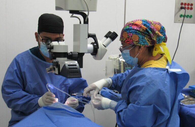 Beneficia el gobierno estatal a 31 pacientes con cirugías de cataratas gratuitas