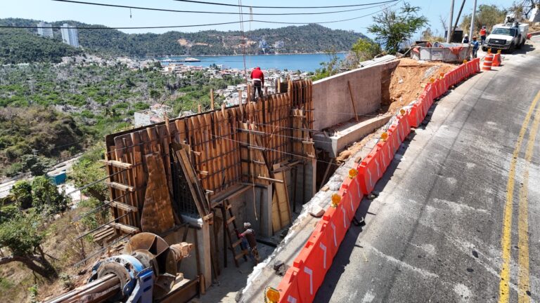 Avanzan los trabajos adicionales a la rehabilitación de la avenida Escénica en Acapulco