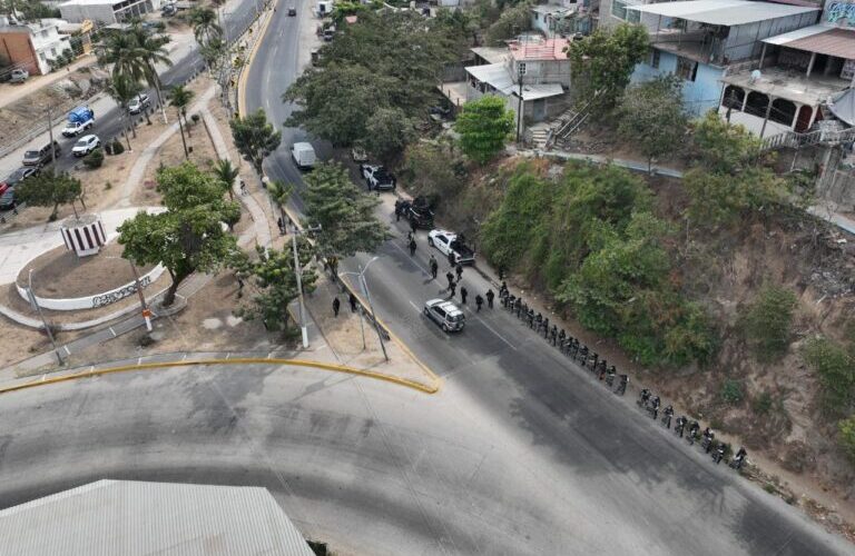 Libre el tránsito en la entrada de Acapulco; autoridades refuerzan seguridad para turistas y transporte