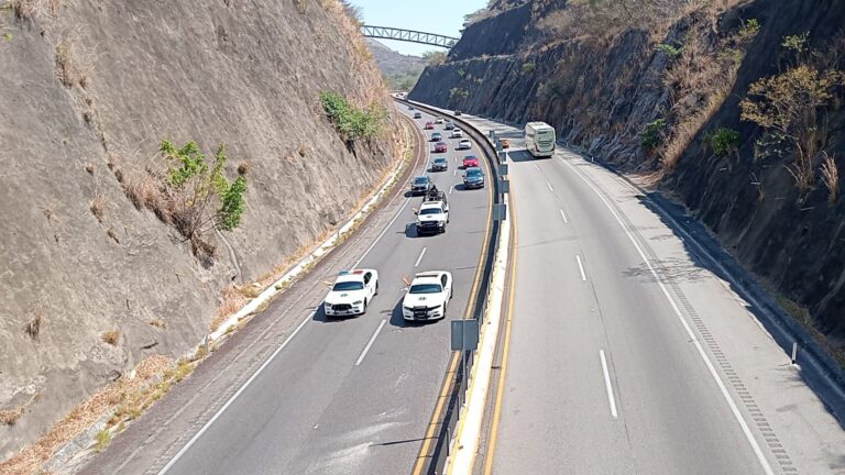 Tránsito y Policía Estatal, despliegan un operativo especial de seguridad y vialidad para el resguardo de las los automovilistas en el territorio guerrerense