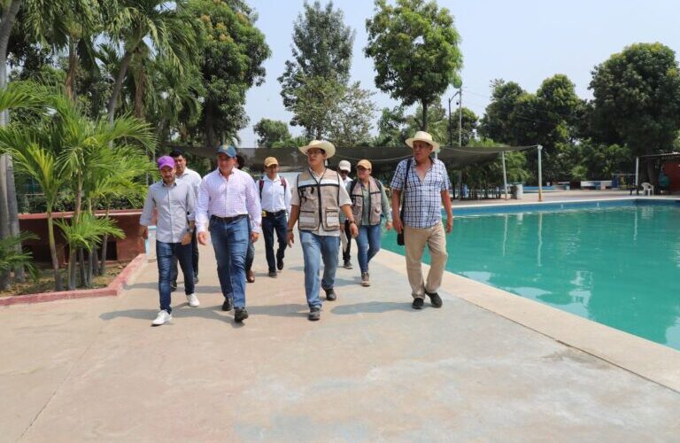 Supervisan avances en la rehabilitación del Polideportivo CICI Renacimiento en Acapulco