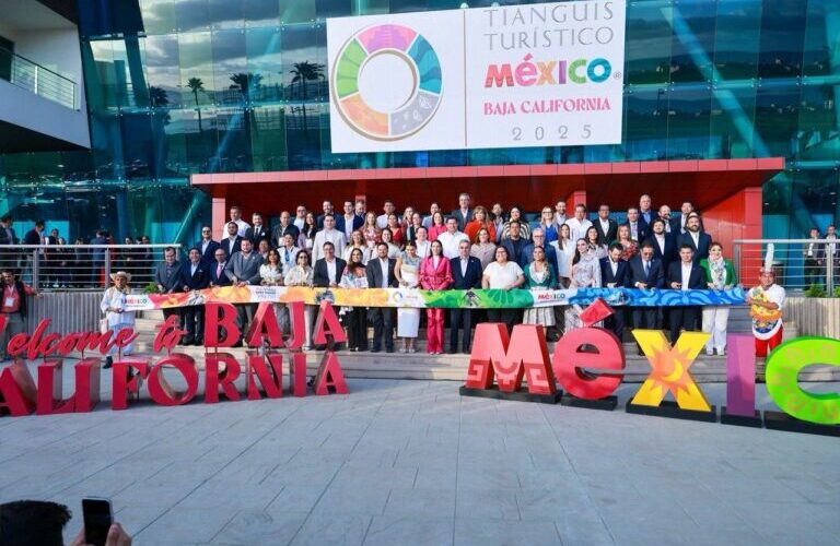 Inaugura Evelyn Salgado el pabellón de Guerrero en el Tianguis Turístico 2025 en Baja California