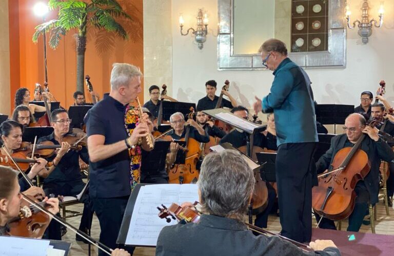 Gran Concierto para Flauta y Orquesta de la OFA disfrutan turistas y acapulqueños en el Hogar del Sol