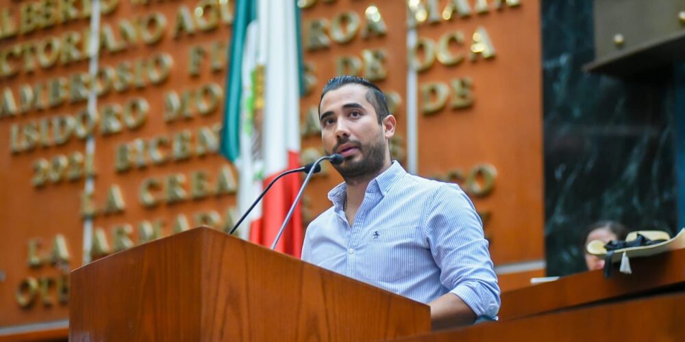 Diputado propone tipificar el acecho como delito y establecer sanciones para proteger a las mujeres