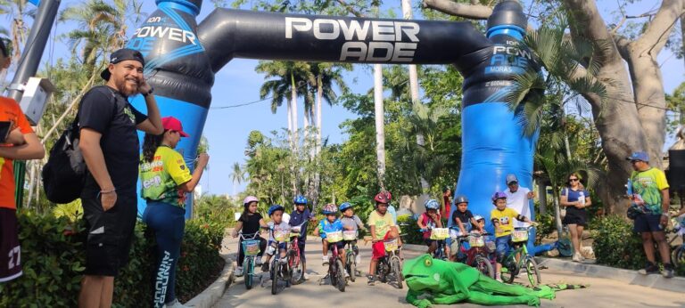 Con carrera de ciclismo infantil terminan las celebraciones del Día de la Niñez en el Parque Papagayo de Acapulco