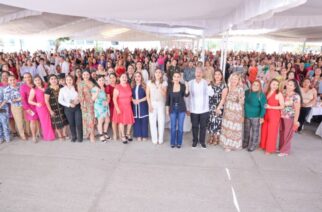 Celebra Evelyn Salgado a madres trabajadoras de la Fiscalía de Guerrero
