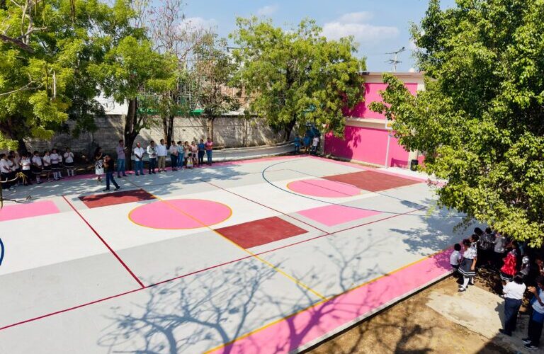 Entrega IGIFE cancha de usos múltiples en primaria de Coyuca de Benítez