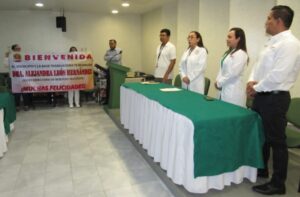 Toman protesta a la nueva directora del Instituto Estatal de Oftalmología