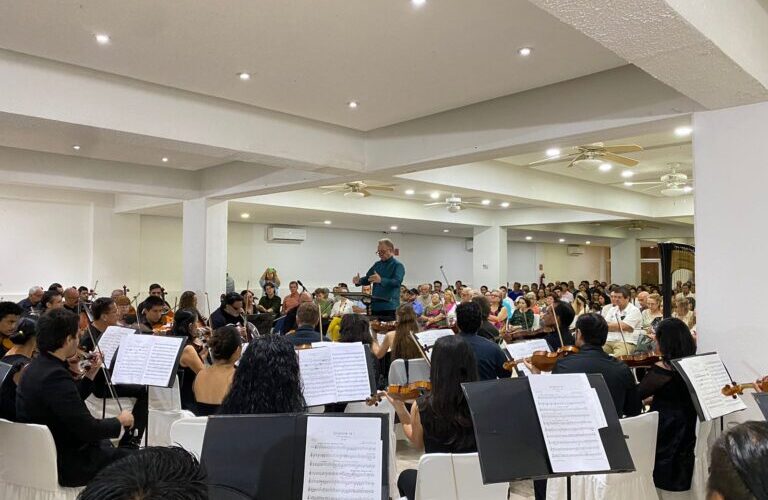 Ofrece la Filarmónica de Acapulco virtuoso concierto con el violinista ucraniano, Mykyta Klochkov y la inspiradora dirección de Bartholomeus Henri Van de Velde