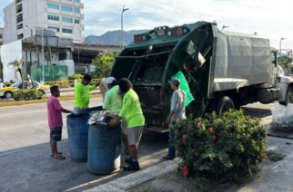 El gobierno del estado continúa con labores de limpieza en playas de Acapulco