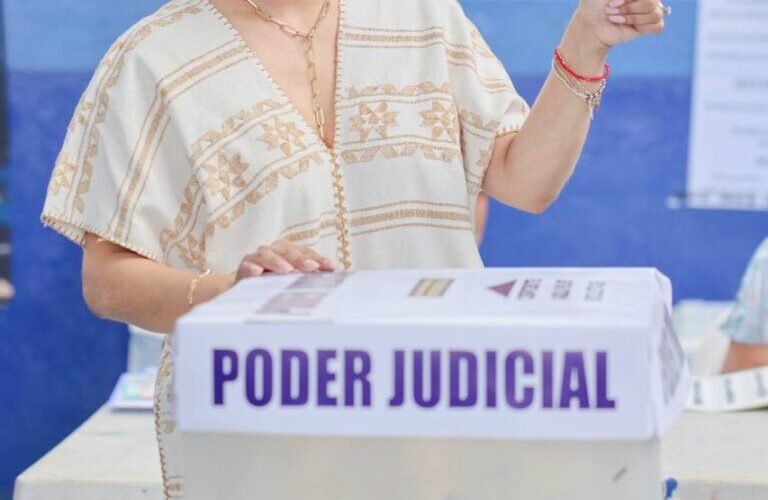 La gobernadora Evelyn Salgado Pineda acude a emitir su voto en la Elección del Poder Judicial de la Federación 2025